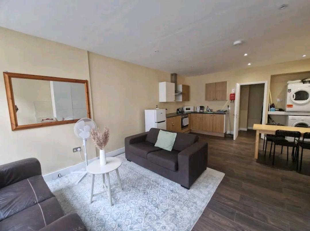 Affordable In Shared Flat, Bridge Londra